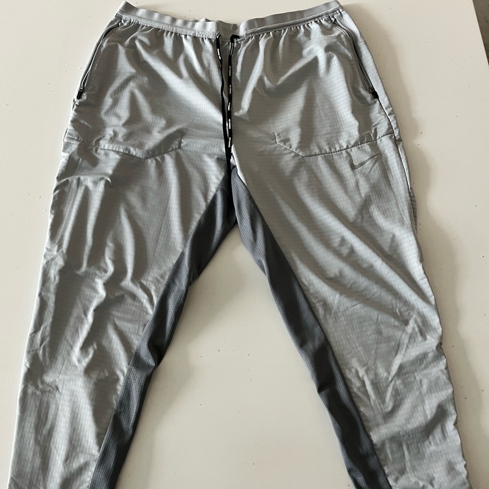 Nike Phenom Elite Men's Knit Running Pants	
Size L